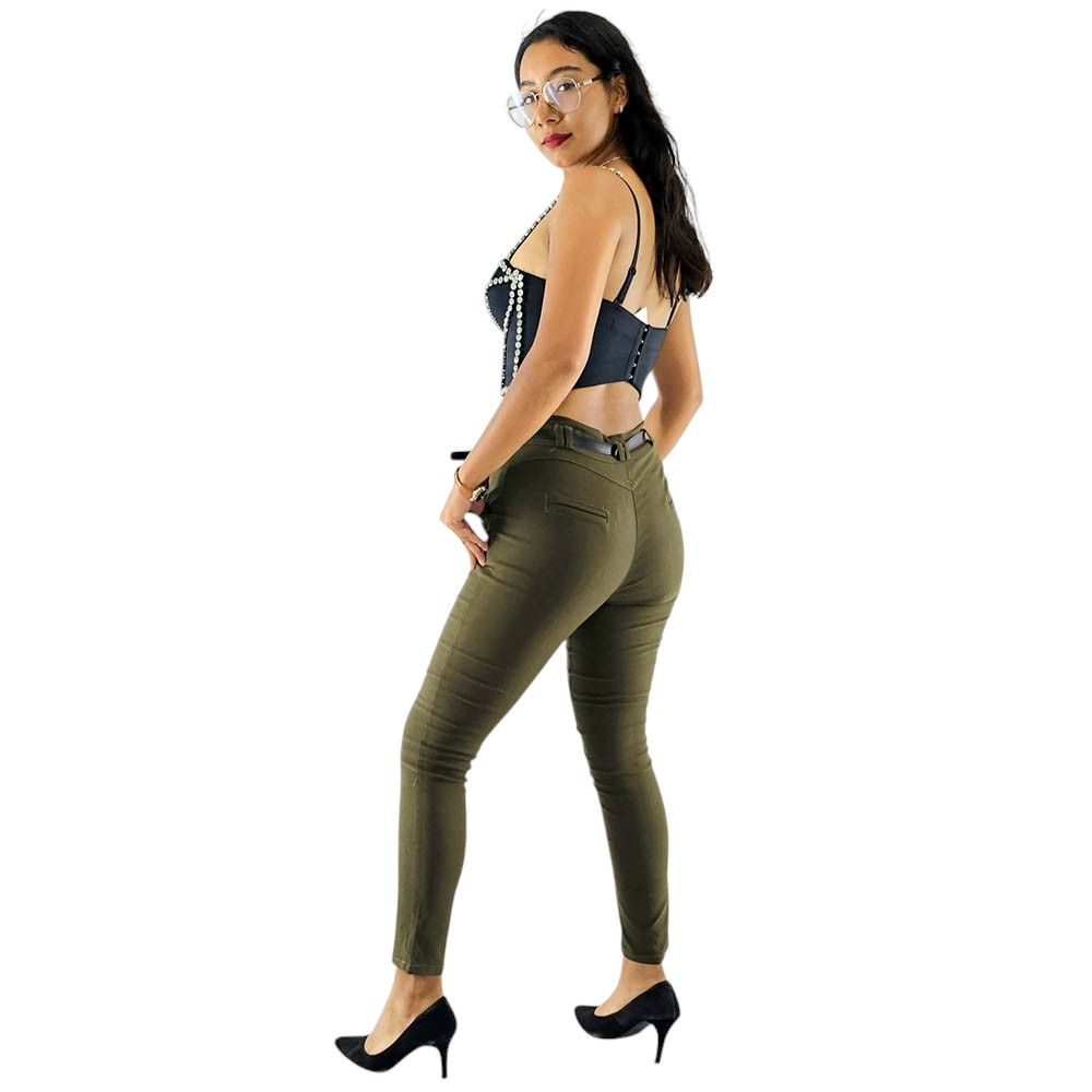 Pantalón recto ajustado con cinturón que define tu silueta con elegancia casual