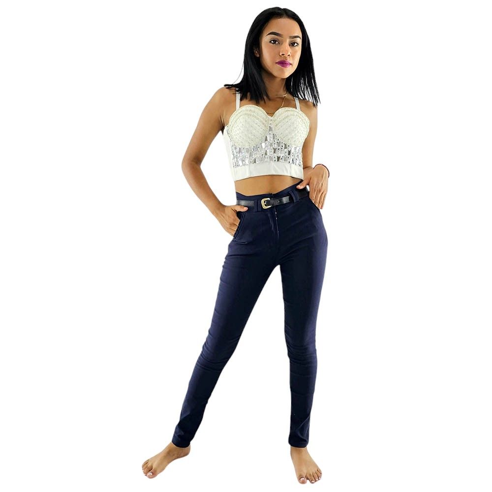 Pantalón recto ajustado con cinturón que define tu silueta con elegancia casual