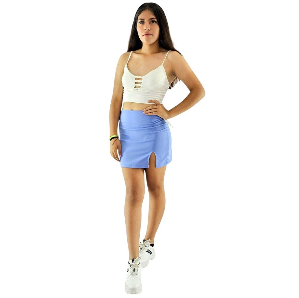 Minifalda con abertura lateral que resalta tu estilo con frescura juvenil