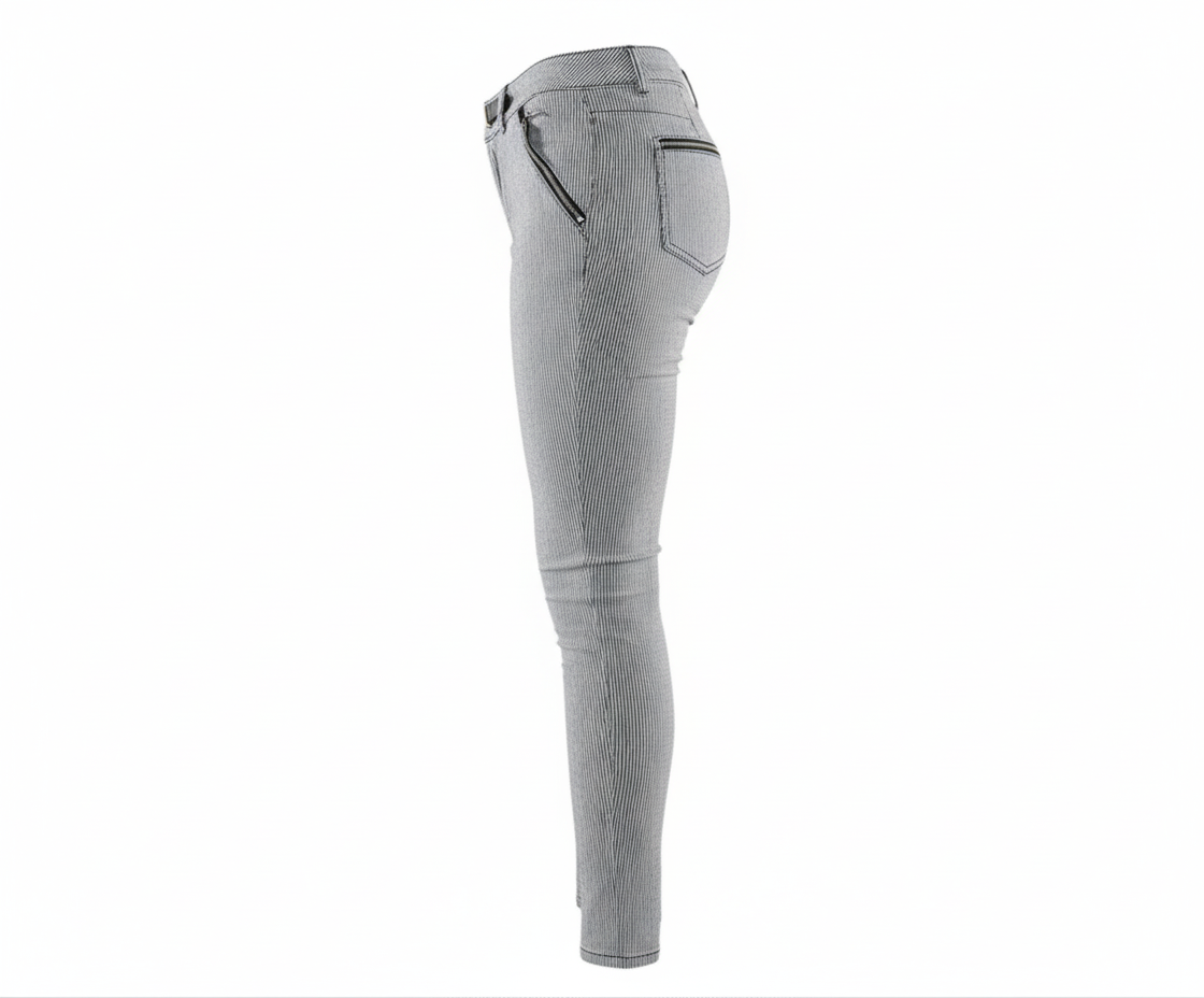 Pantalón recto ajustado con cinturón que define tu silueta con elegancia casual