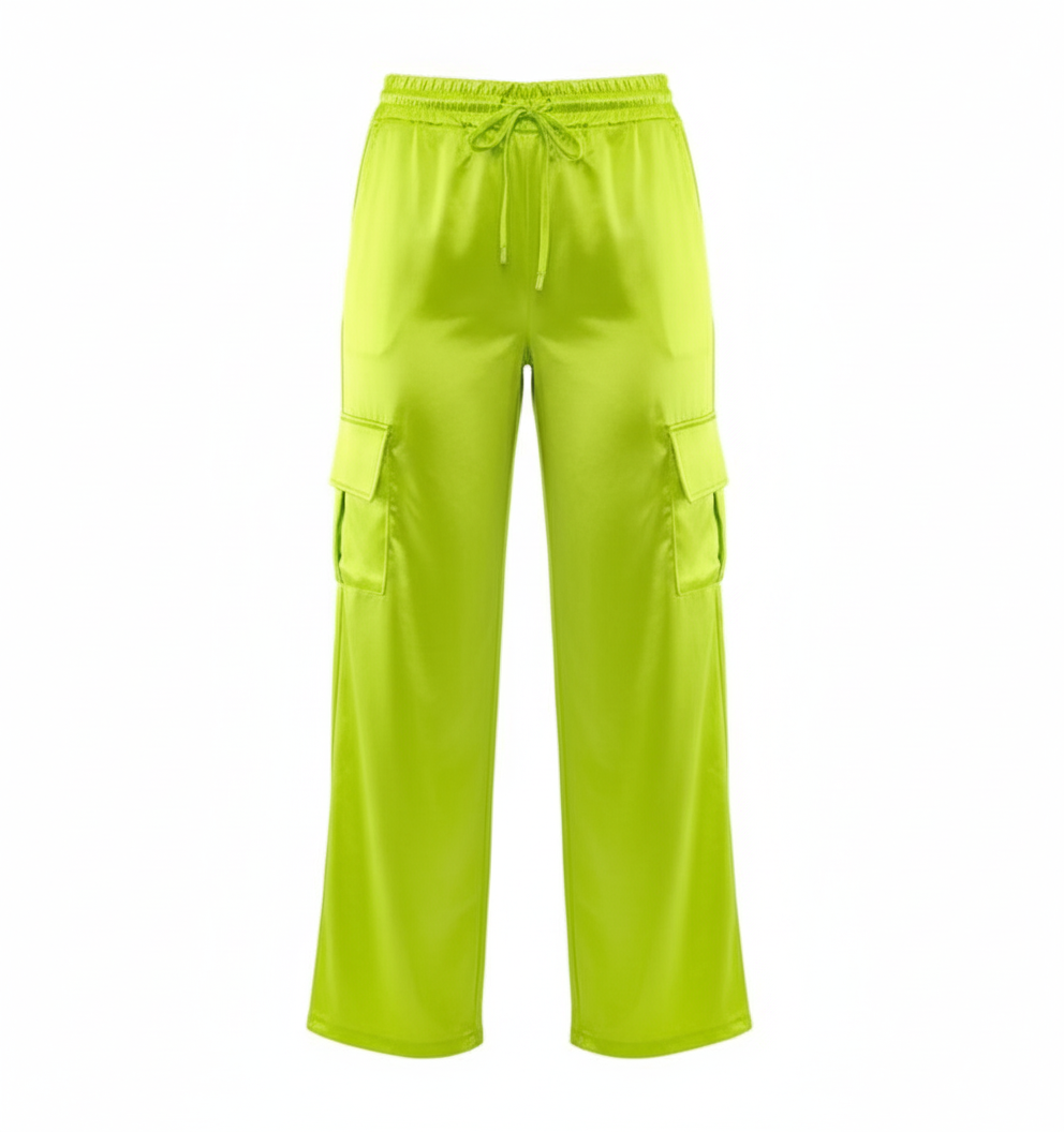 Pantalón cargo de corte recto que aporta estilo y libertad urbana