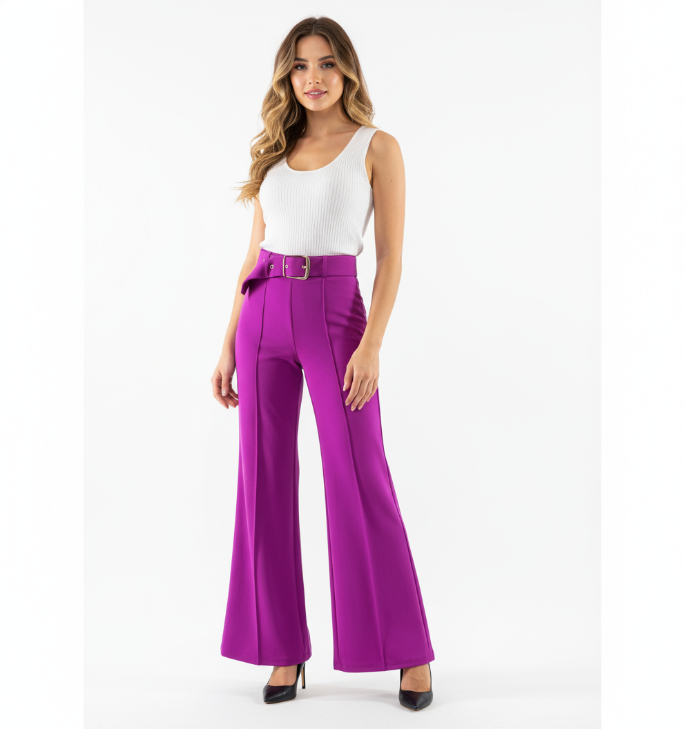 Pantalón acampanado con cinturón que estiliza y realza tu presencia