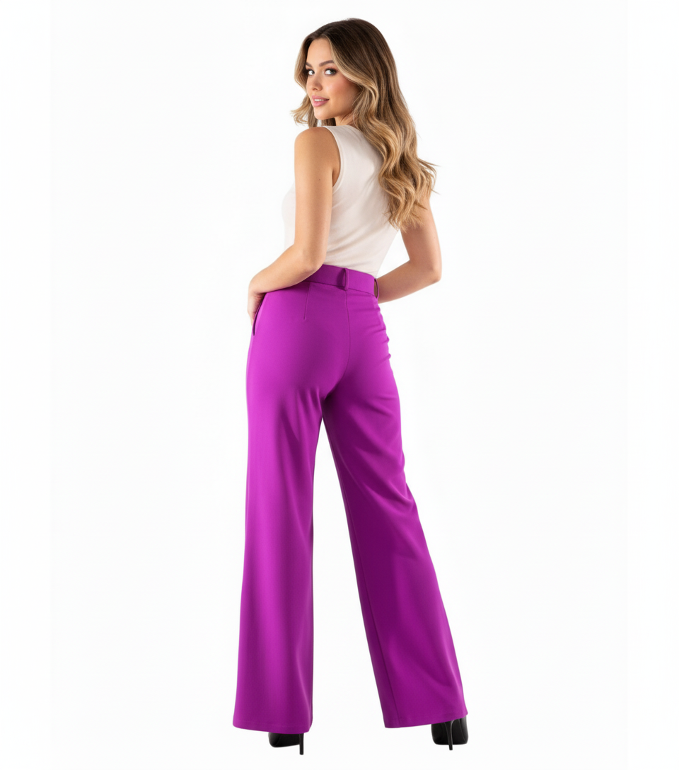 Pantalón acampanado con cinturón que estiliza y realza tu presencia