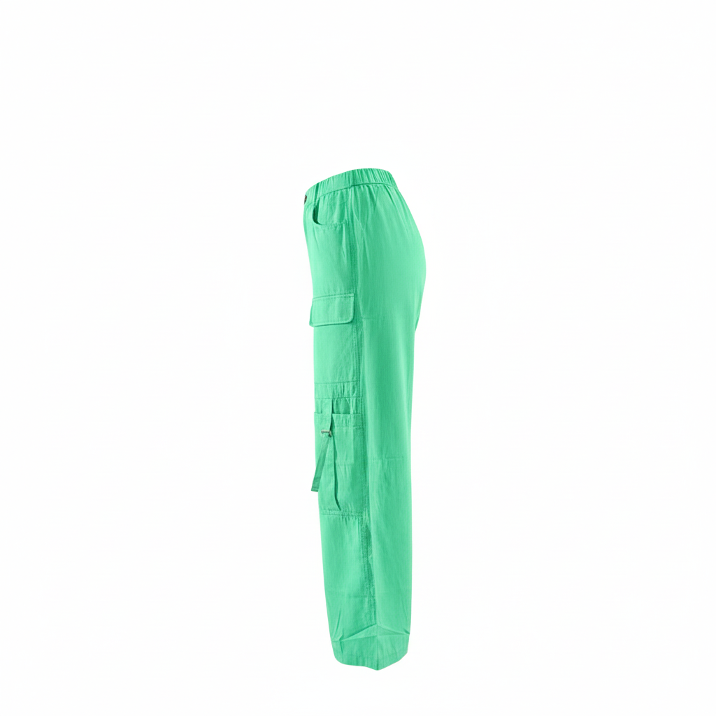 Pantalón tipo cargo de silueta holgada que combina estilo y libertad