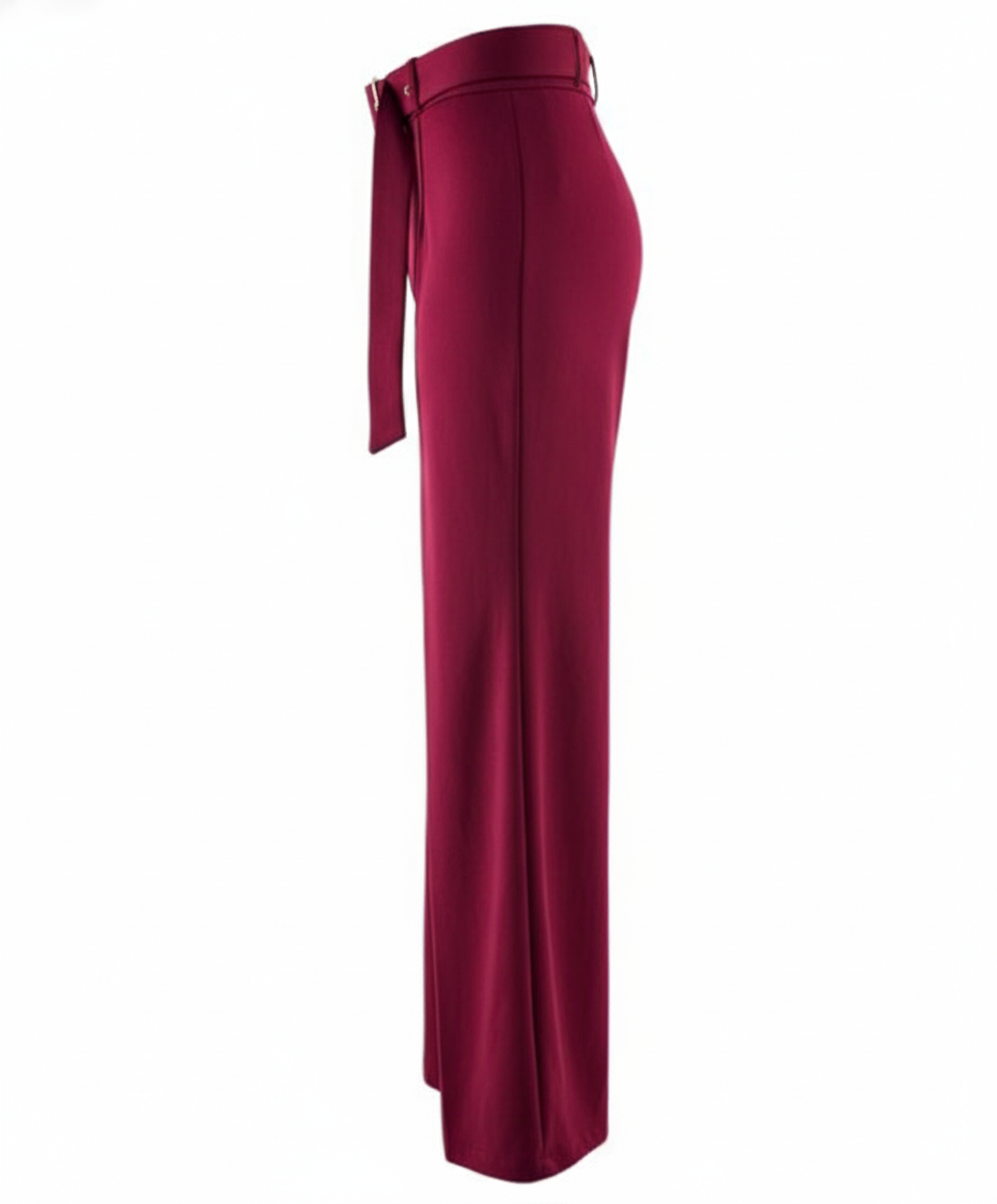 Pantalón acampanado con cinturón que estiliza y realza tu presencia