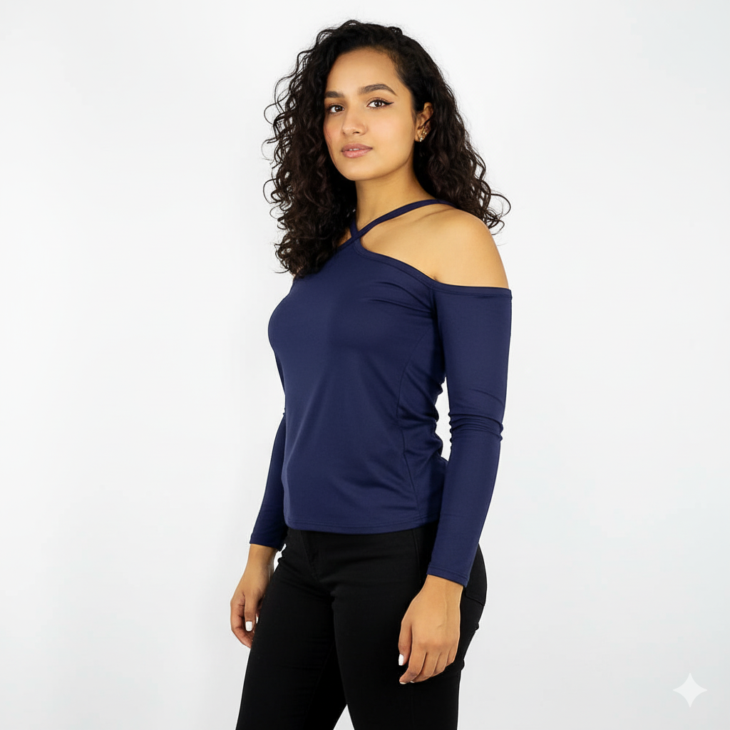 Blusa off shoulder con tirantes cruzados que estiliza con actitud juvenil