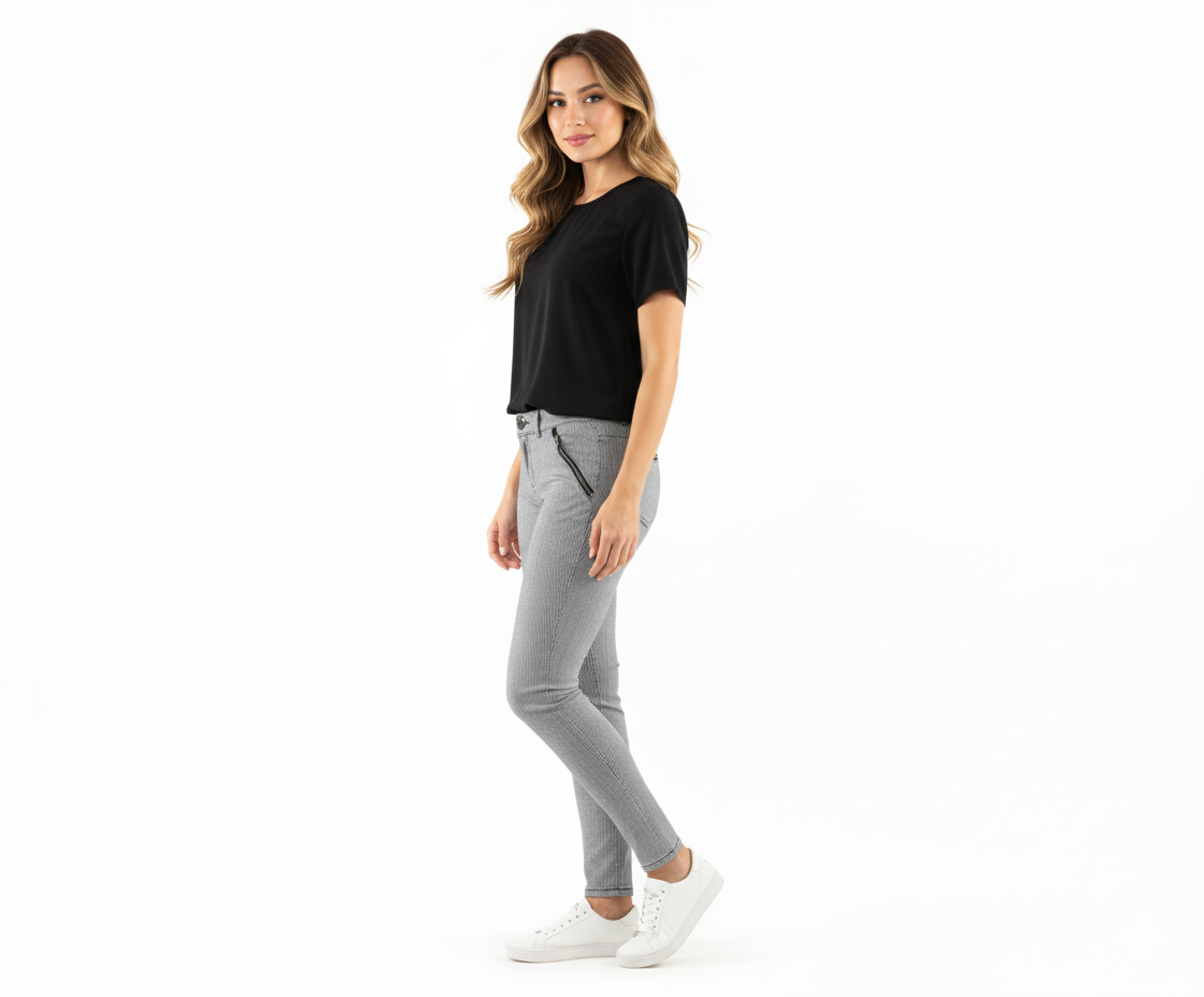 Pantalón recto ajustado con cinturón que define tu silueta con elegancia casual