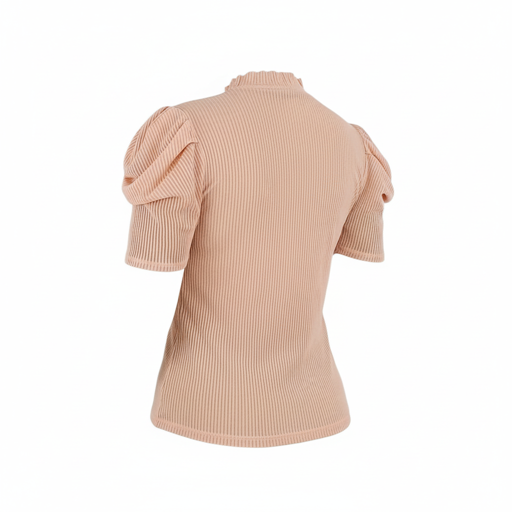 Blusa manga corta tipo farol que combina delicadeza y estructura