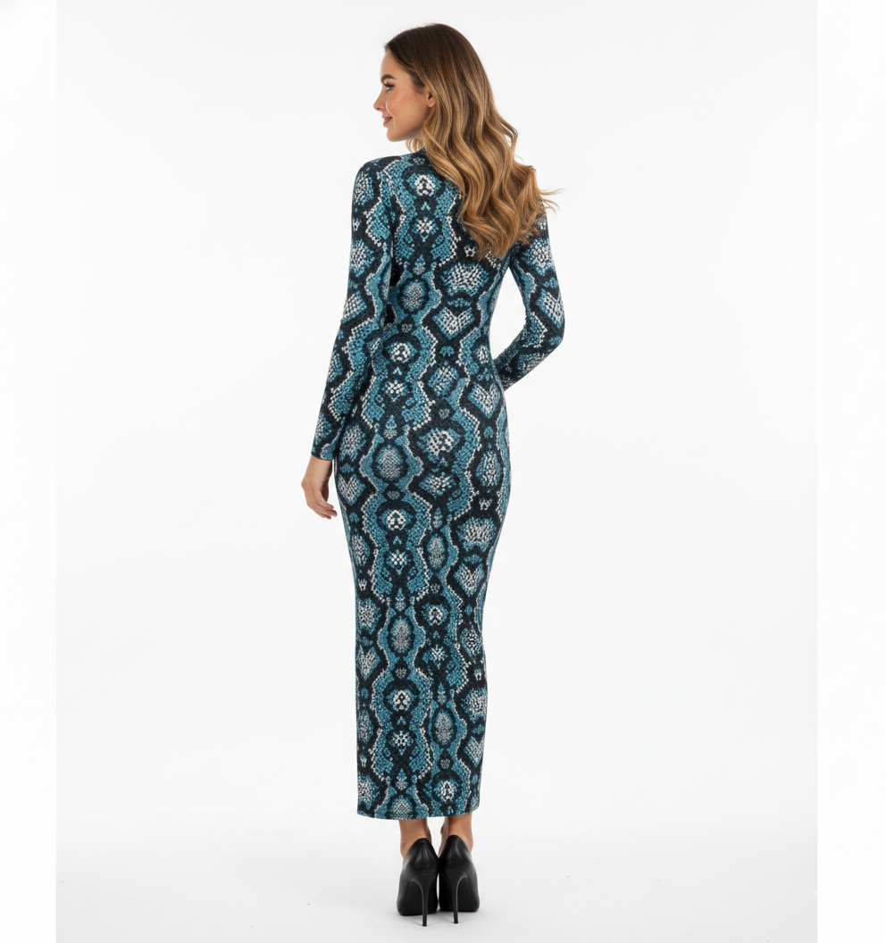 Vestido largo Chanel con estampado artístico que estiliza con presencia