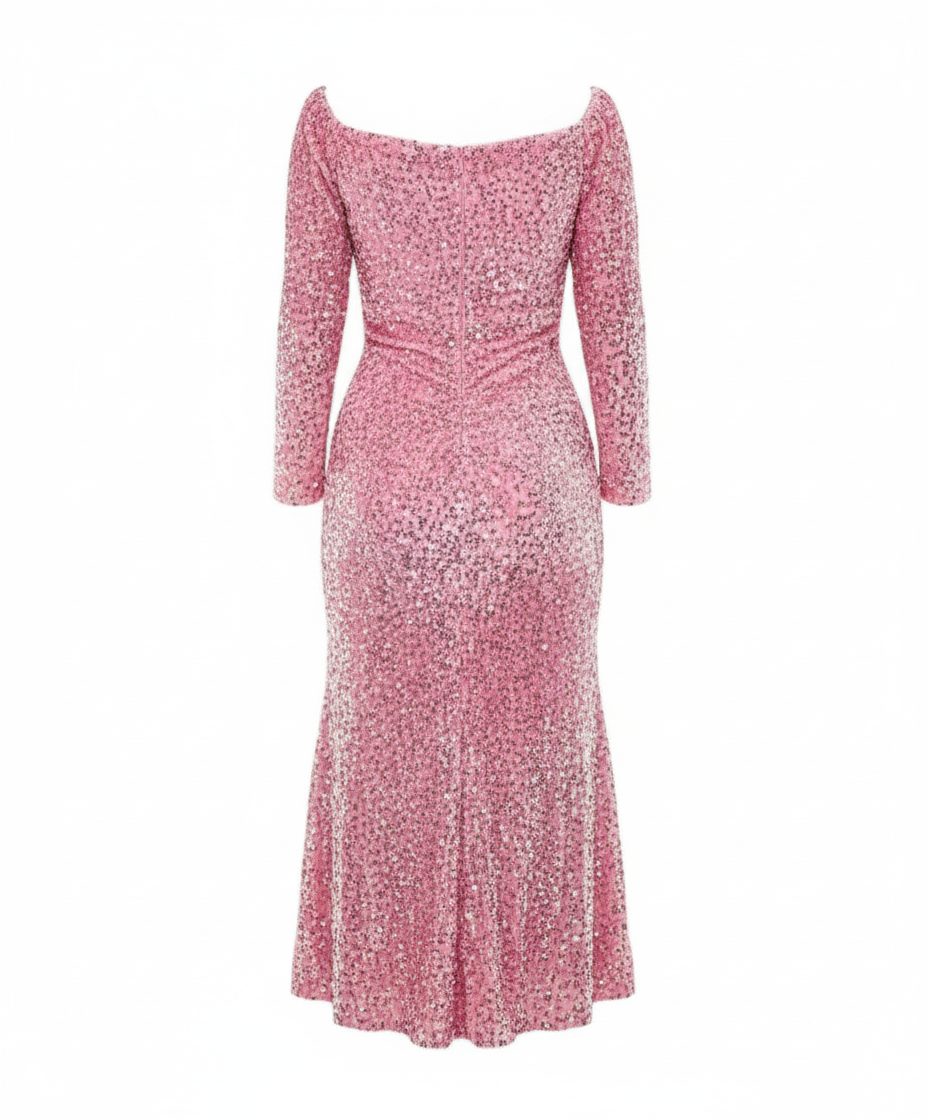 Vestido largo de lentejuelas con escote corazón y abertura que roba miradas