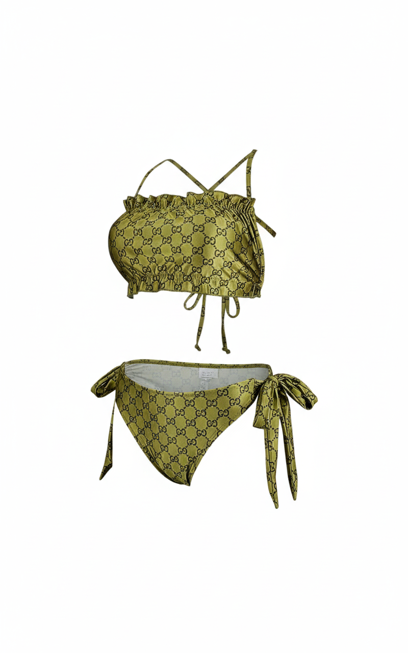 Bikini de dos piezas con top corrido y tiras cruzadas que abraza tus curvas con actitud y estilo