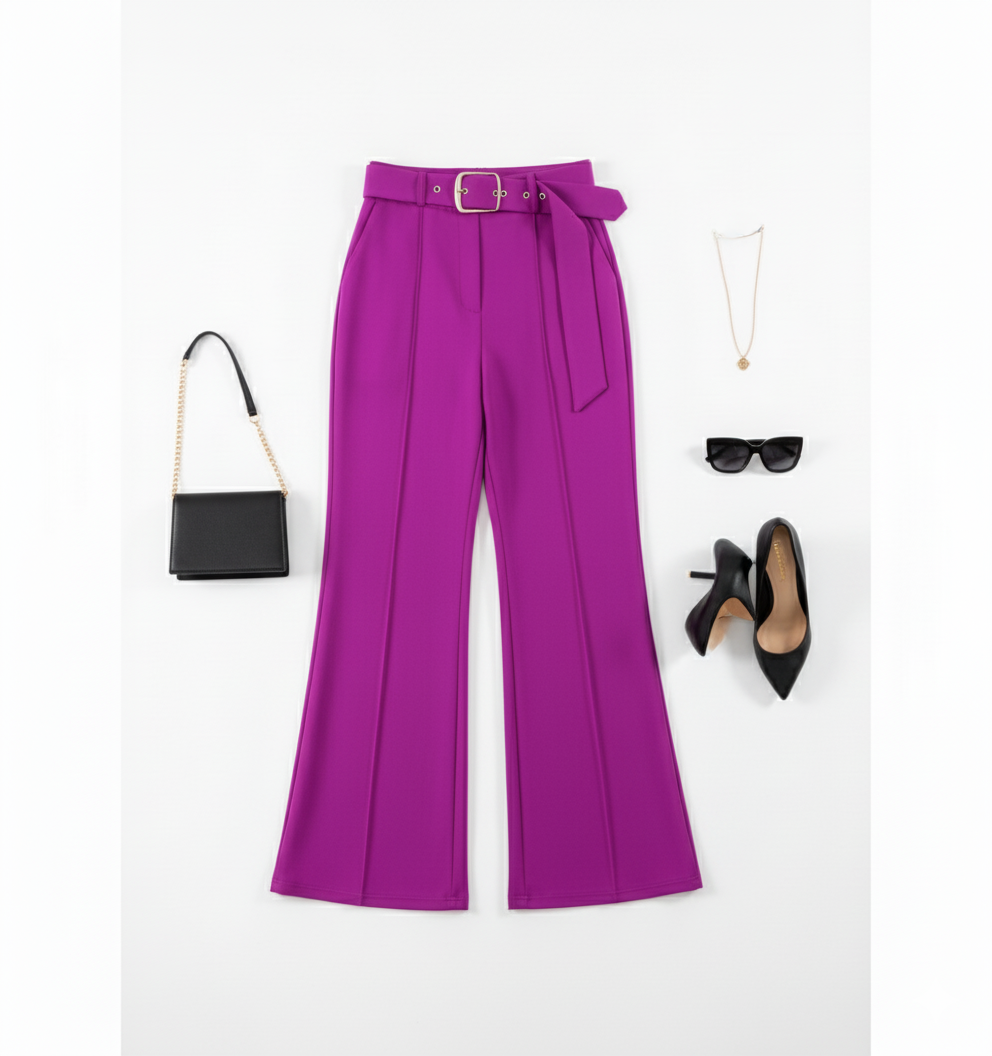 Pantalón acampanado con cinturón que estiliza y realza tu presencia