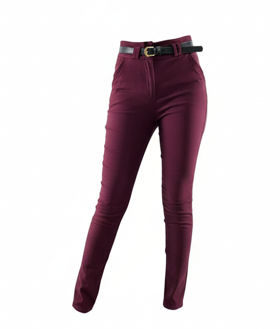 Pantalón recto ajustado con cinturón que define tu silueta con elegancia casual