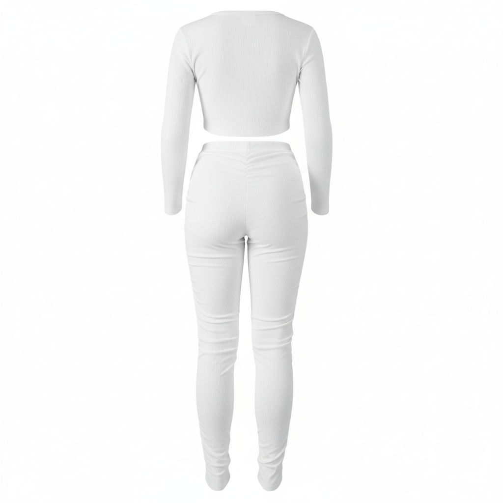 Conjunto con fruncido y escote en V que estiliza con actitud urbana