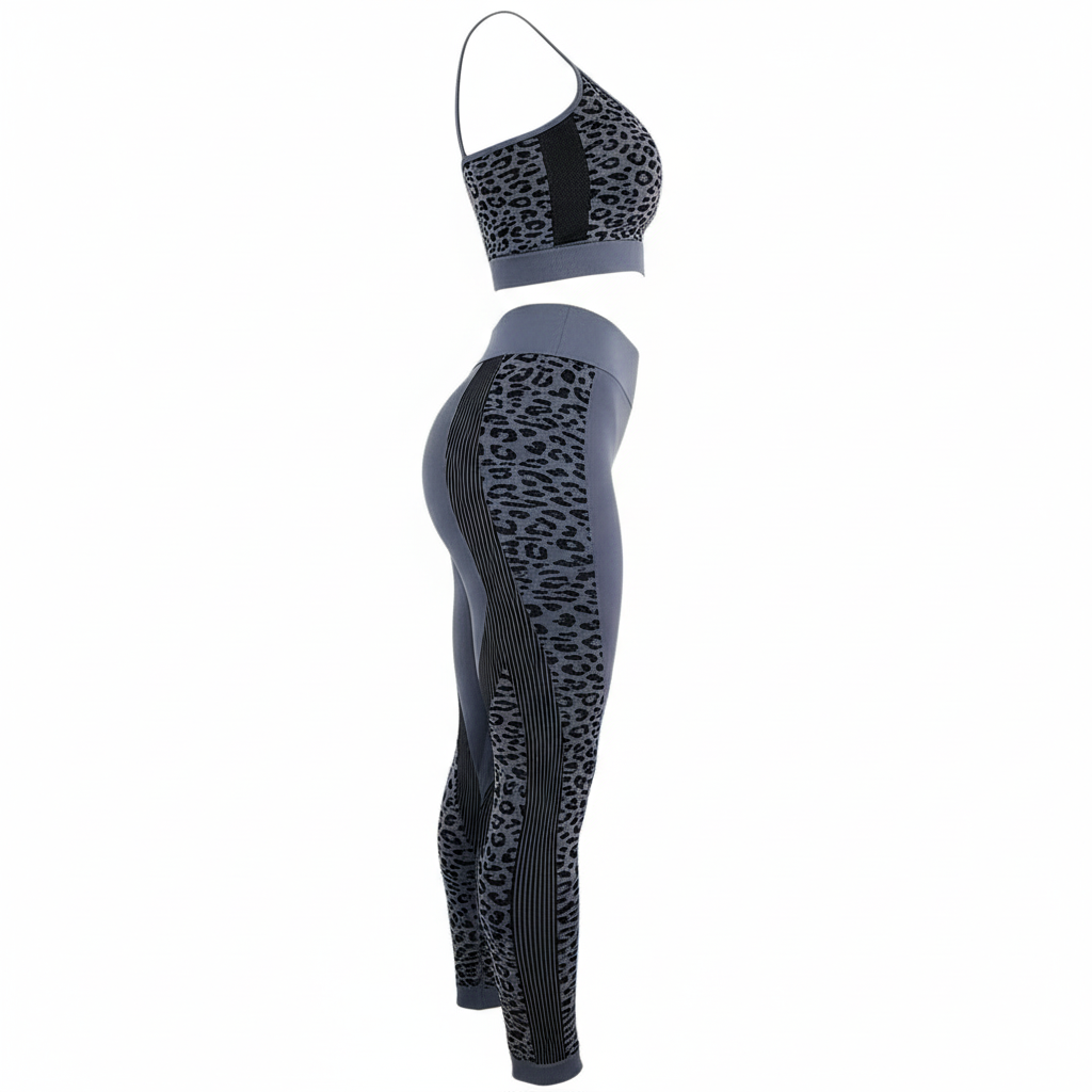 Conjunto deportivo moldeador con estampado felino que potencia tu energía