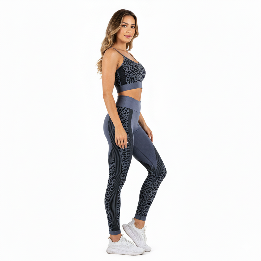 Conjunto deportivo moldeador con estampado felino que potencia tu energía