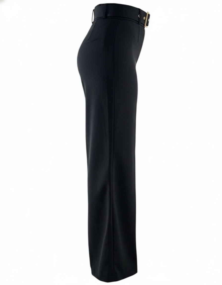 Pantalón acampanado con cinturón que estiliza y realza tu presencia