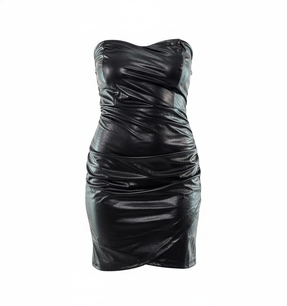Vestido corto strapless de vinil que potencia tu silueta con audacia visual