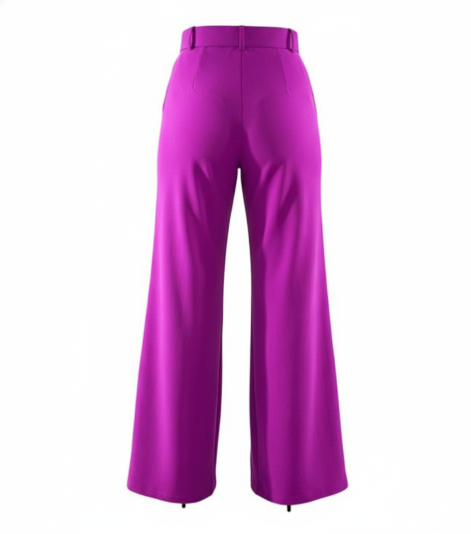 Pantalón acampanado con cinturón que estiliza y realza tu presencia