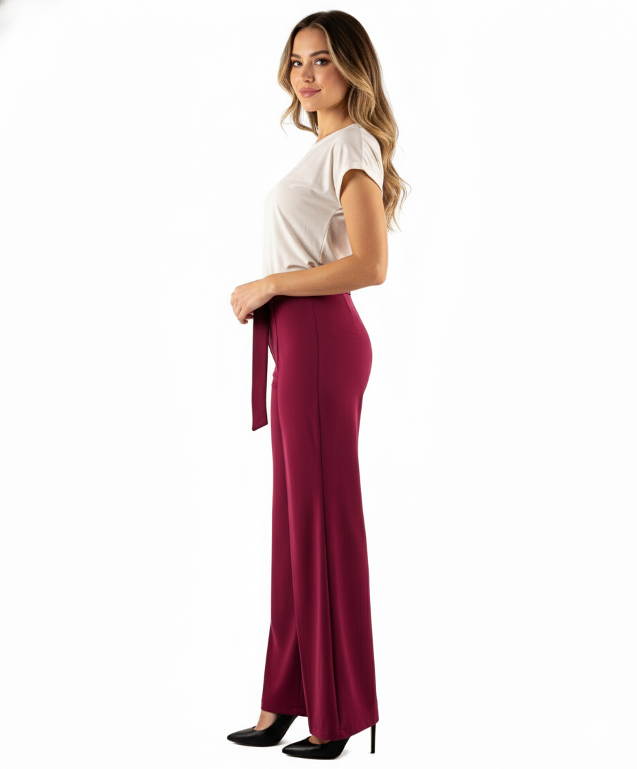 Pantalón acampanado con cinturón que estiliza y realza tu presencia