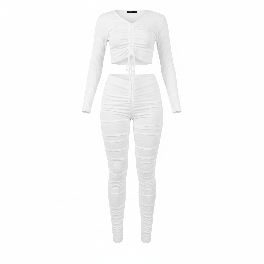Conjunto con fruncido y escote en V que estiliza con actitud urbana
