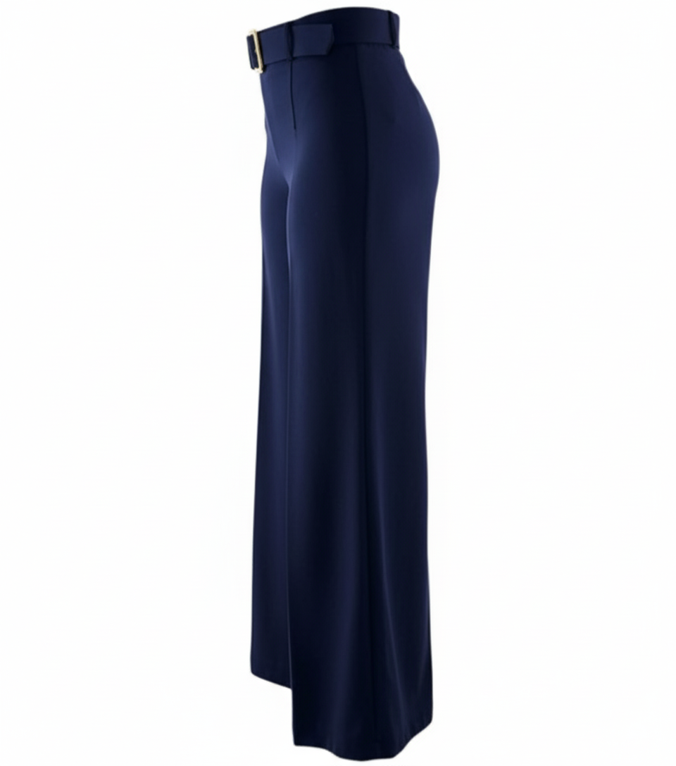 Pantalón acampanado con cinturón que estiliza y realza tu presencia