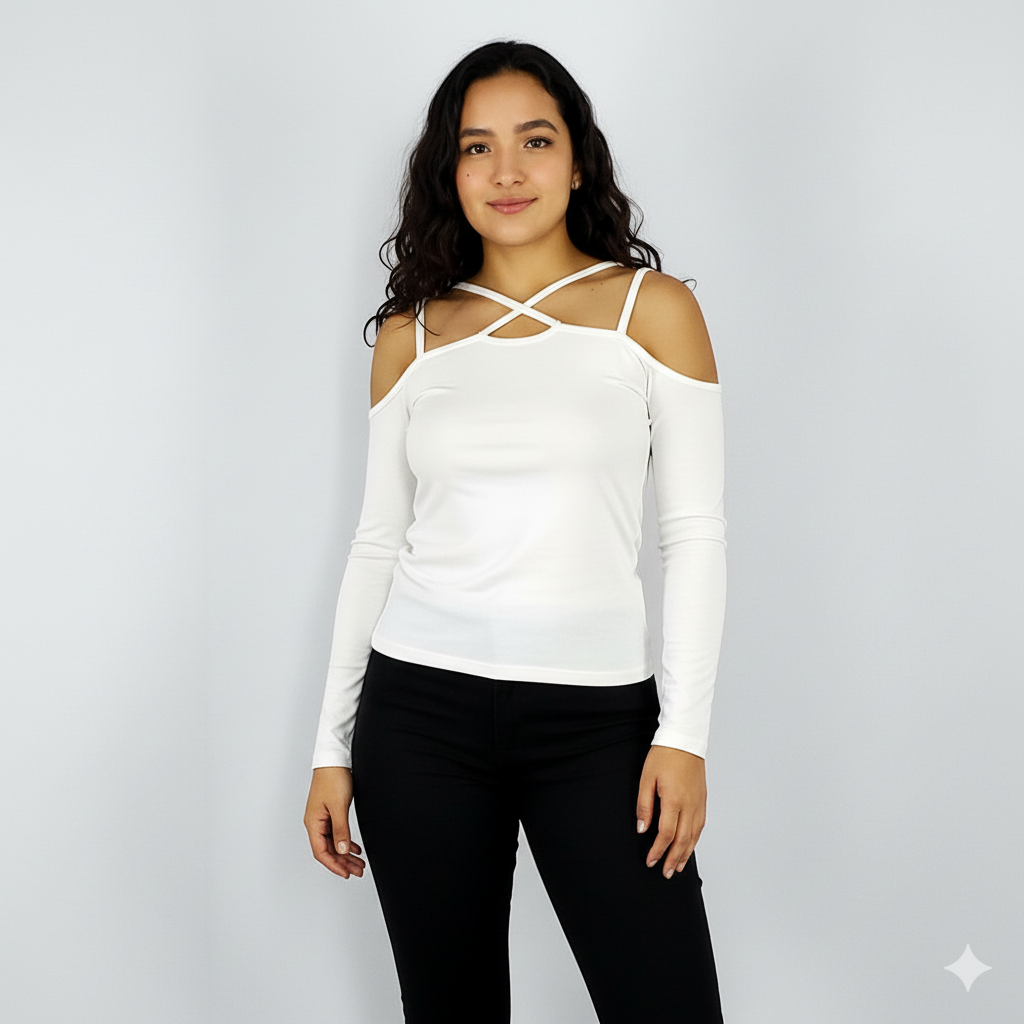 Blusa off shoulder con tirantes cruzados que estiliza con actitud juvenil