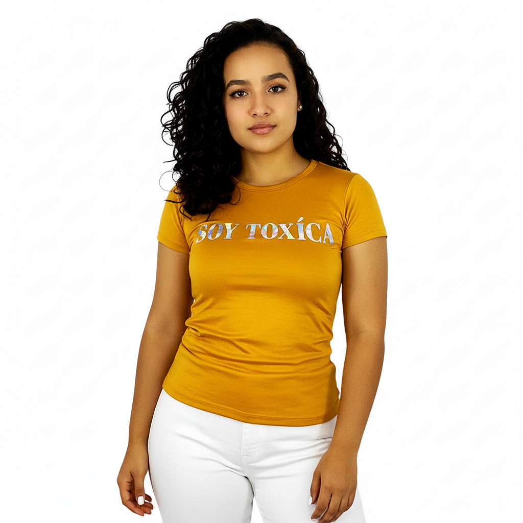 Blusa manga corta con mensaje atrevido para robar miradas