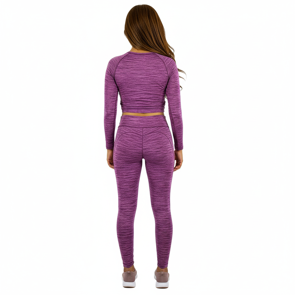 Conjunto deportivo con grecas que realza y estiliza en movimiento