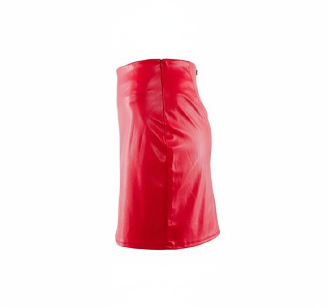 Minifalda vinipiel que define tu silueta con elegancia urbana