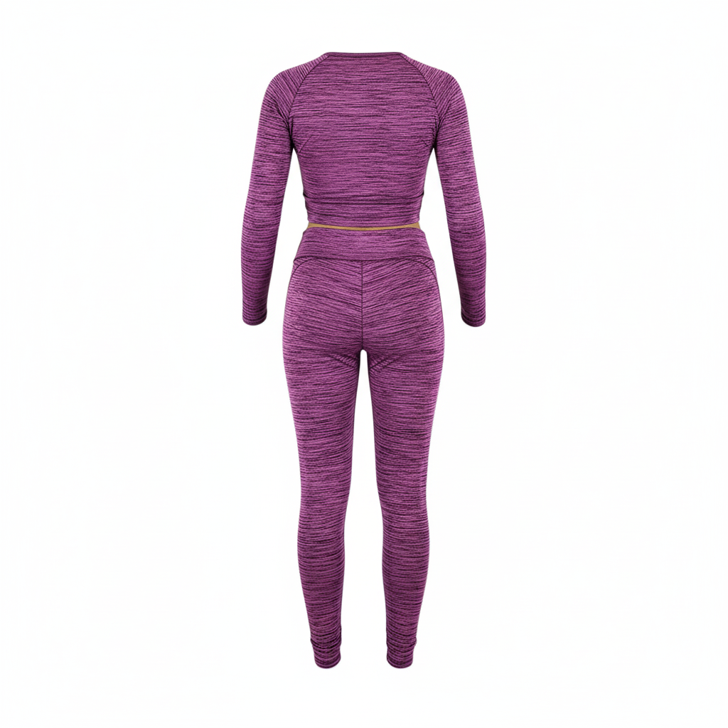 Conjunto deportivo con grecas que realza y estiliza en movimiento