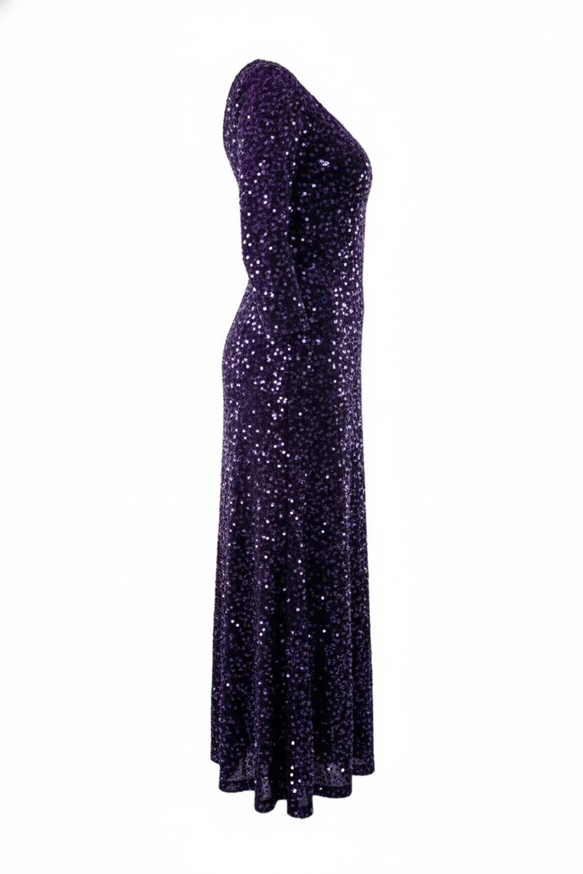 Vestido largo de lentejuelas con escote corazón y abertura que roba miradas