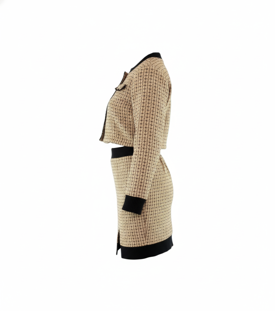 Conjunto con saco y falda corta que proyecta elegancia con orden visual