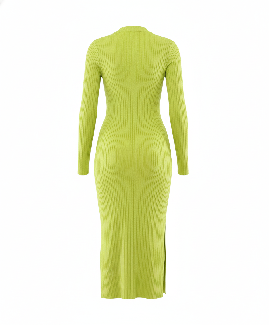 Vestido largo con brillo en el cuello que estiliza con elegancia minimalista