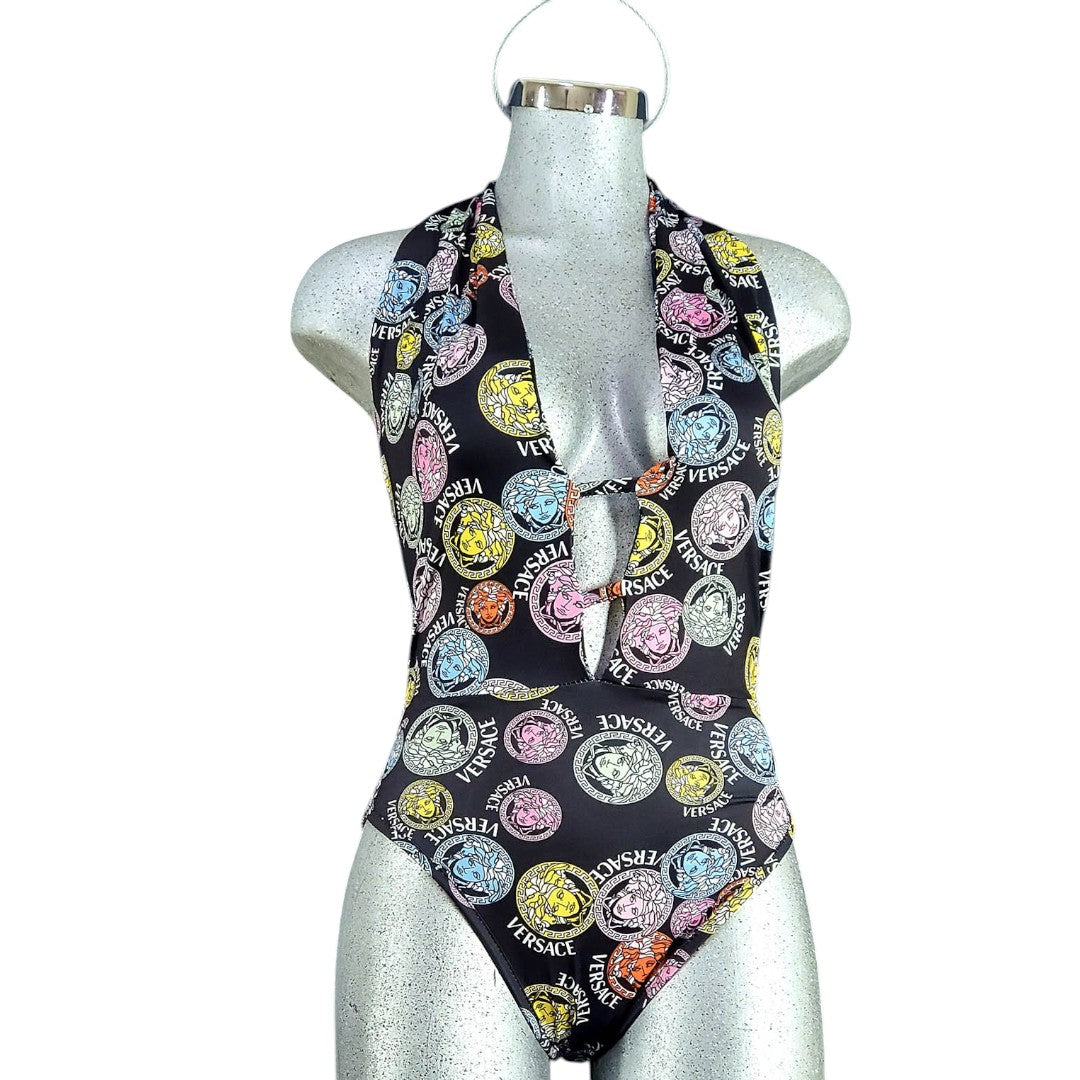 Monobikini con escote profundo y tirantes que estiliza tu figura con sensualidad elegante