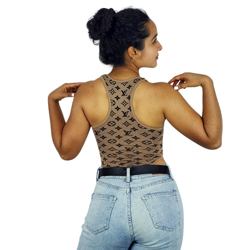 Pantiblusa estampada sin mangas que marca tu silueta con estilo audaz