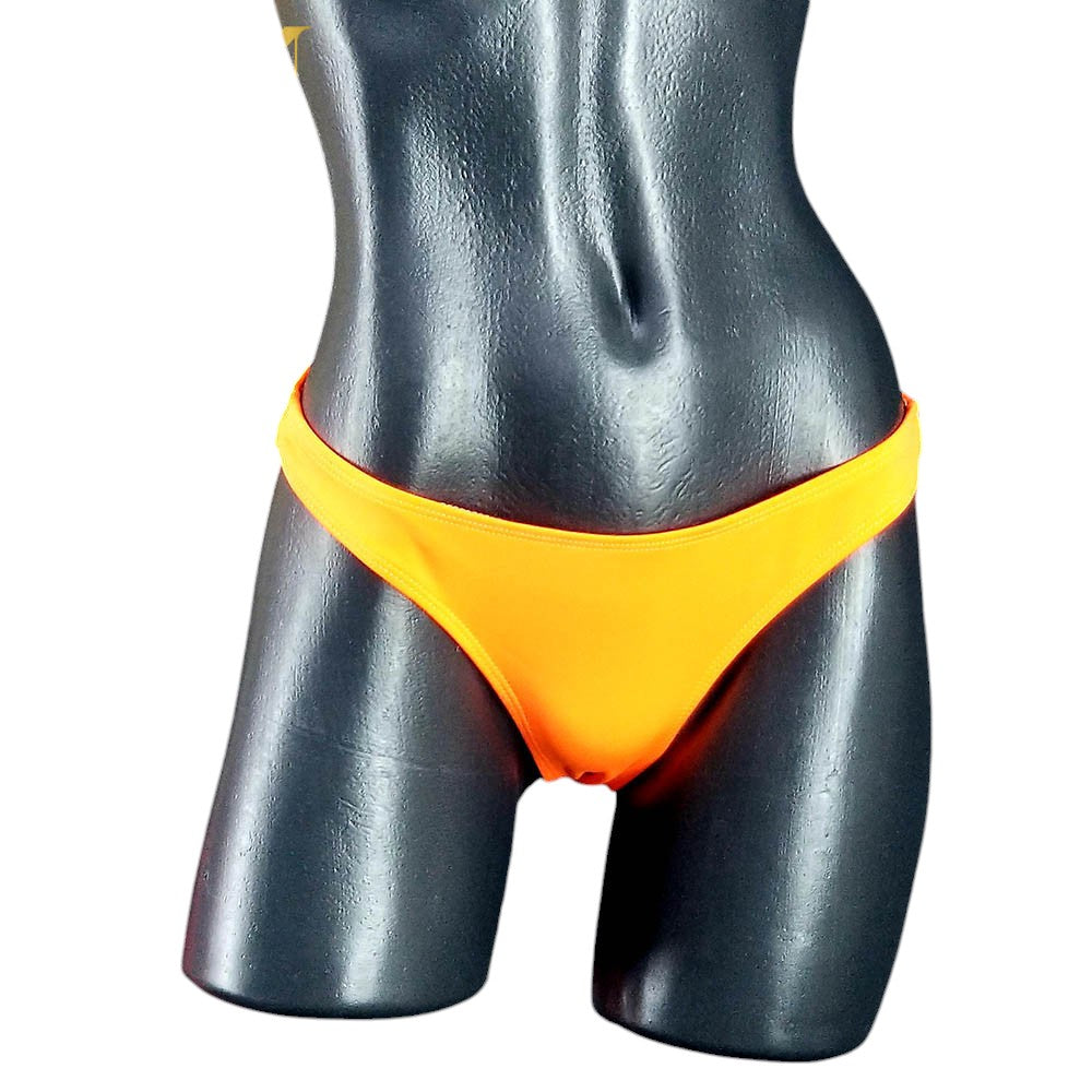 Tanga lisa tipo panty que realza tu figura con sensualidad sutil