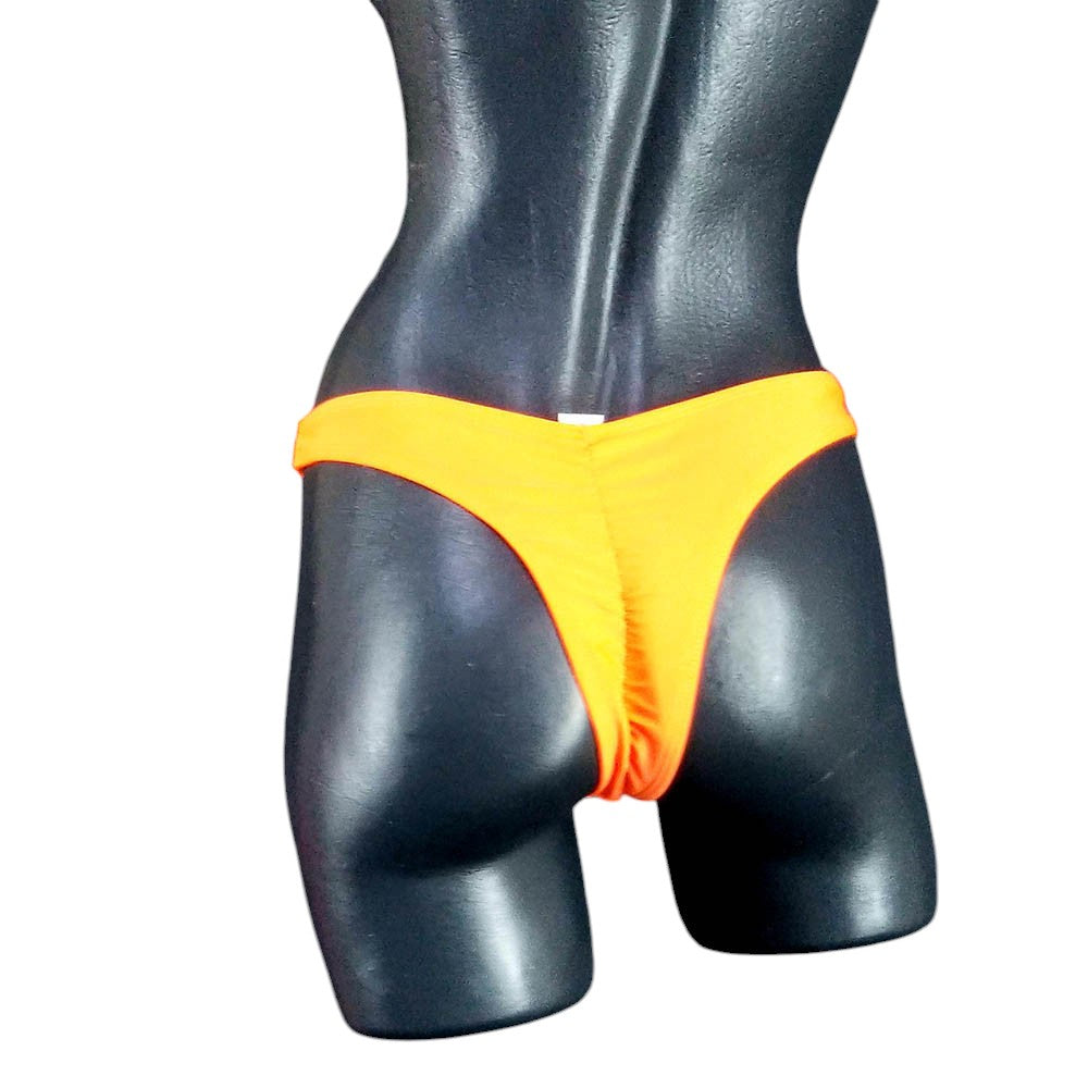 Tanga lisa tipo panty que realza tu figura con sensualidad sutil