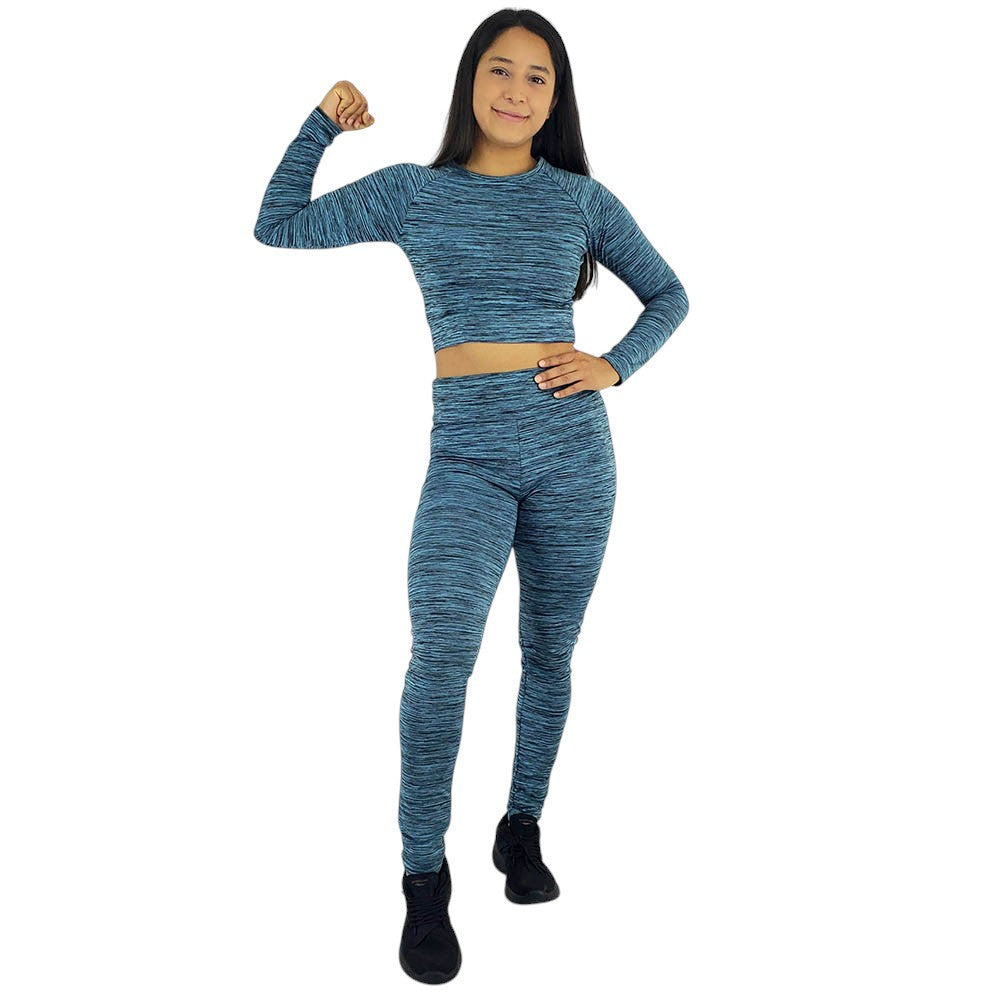 Conjunto deportivo con grecas que realza y estiliza en movimiento