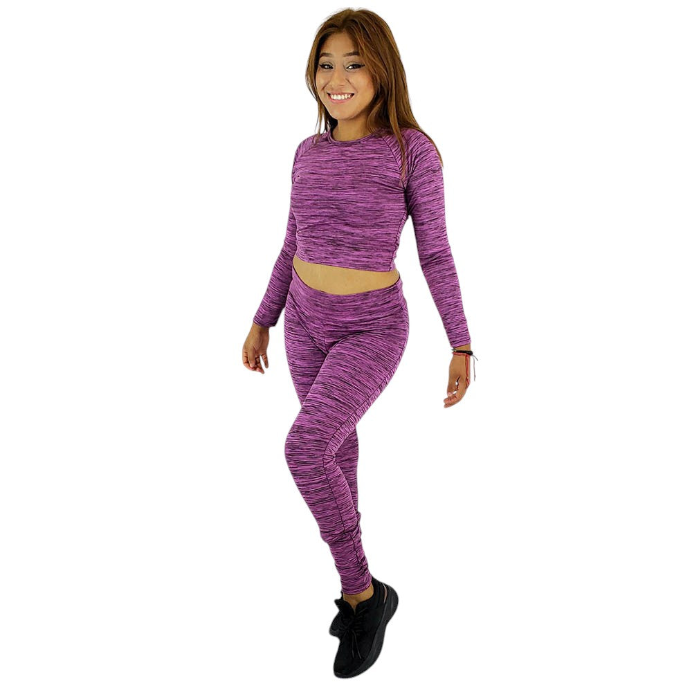 Conjunto deportivo con grecas que realza y estiliza en movimiento