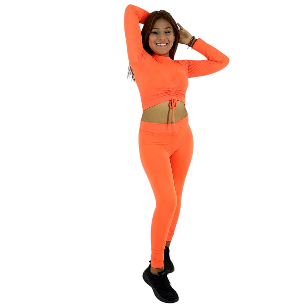Conjunto deportivo moldeador que estiliza tu figura con impacto visual