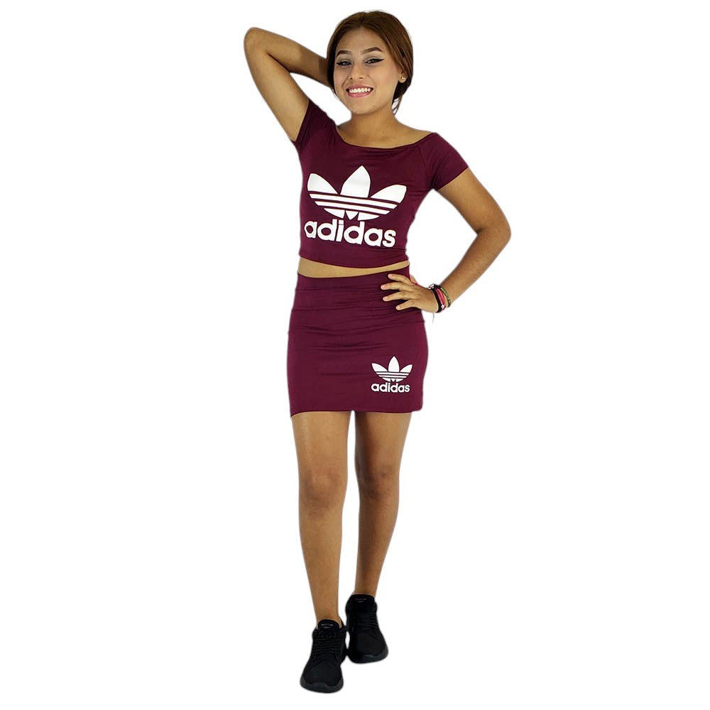 Conjunto deportivo tipo falda con top que estiliza y resalta tu actitud