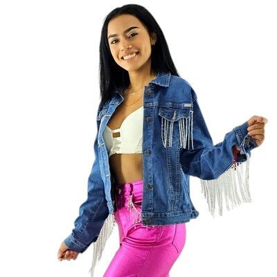 Chamarra de mezclilla con cristales que eleva tu look con brillo inesperado