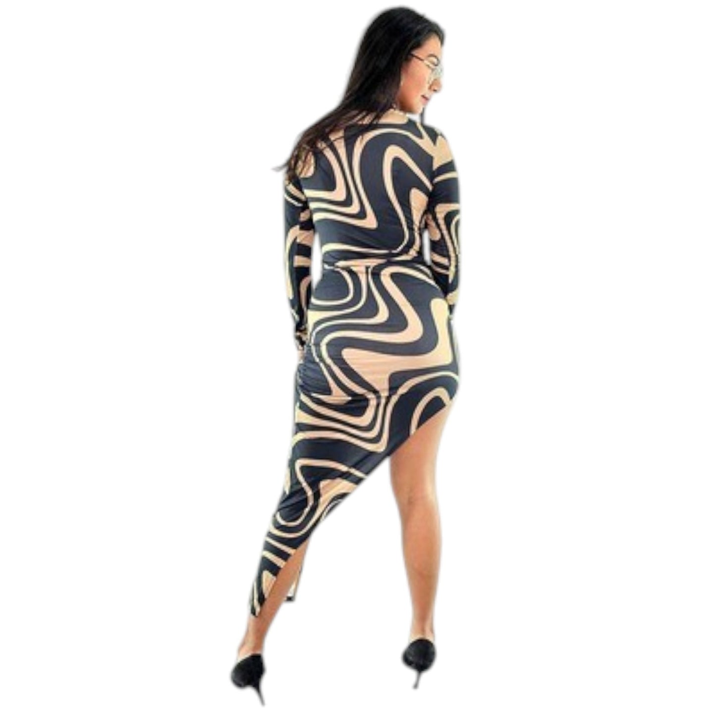 Vestido largo asimétrico con estampado de ondas que estiliza con movimiento