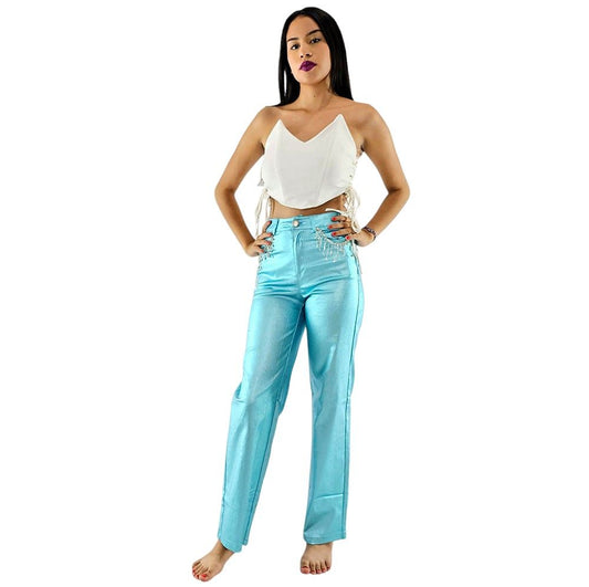 Pantalón recto satinado con brillo sutil y detalle de cadenita