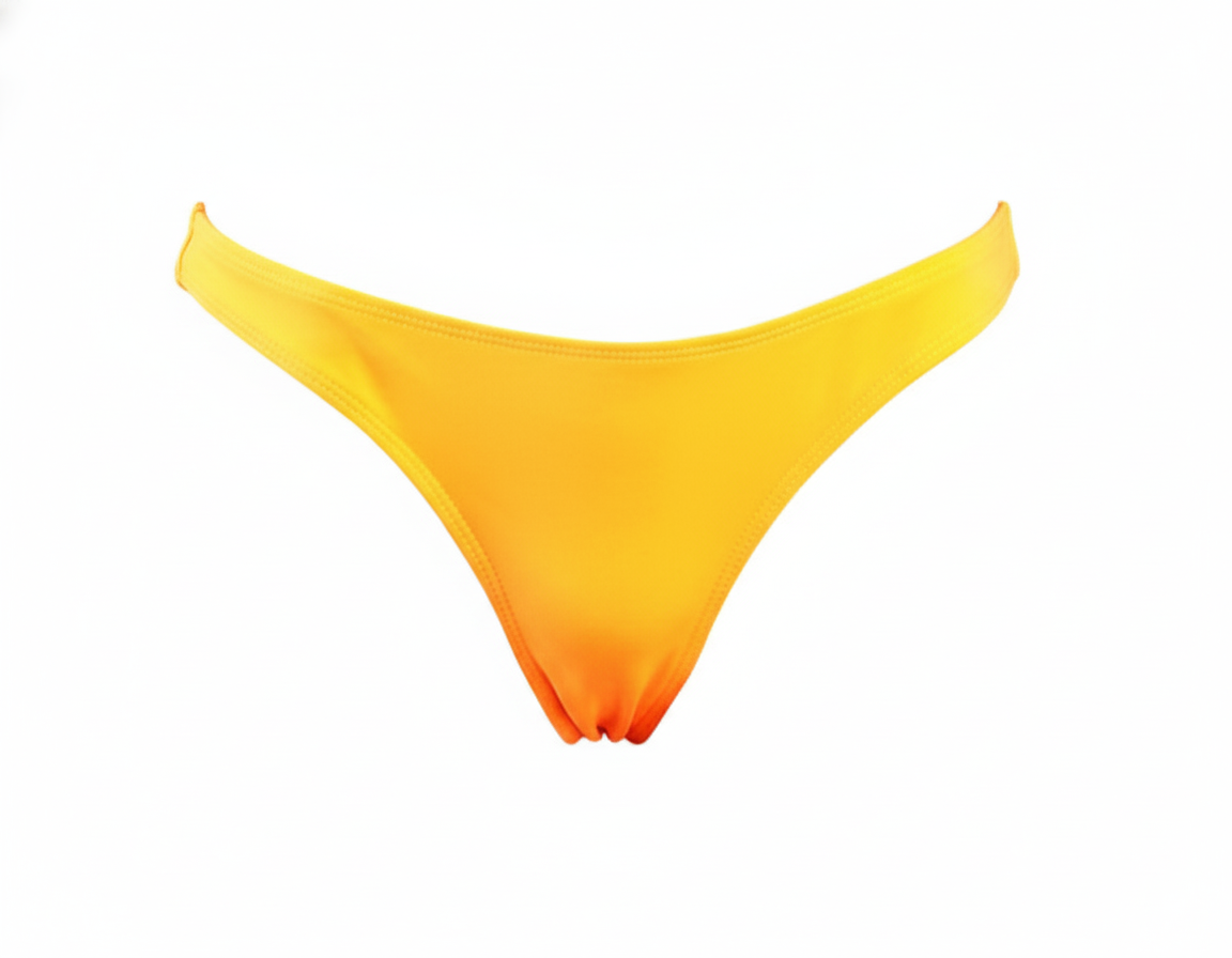 Tanga lisa tipo panty que realza tu figura con sensualidad sutil