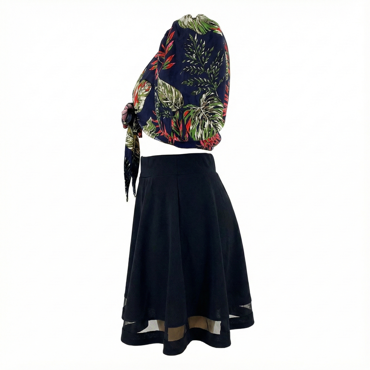 Conjunto de falda y blusa que equilibra frescura y silueta