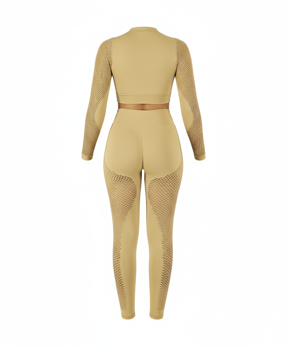 Conjunto deportivo con transparencias que moldea tu figura con estilo