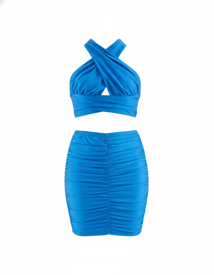 Conjunto falda corta y top cruzado que realza tu silueta con frescura moderna