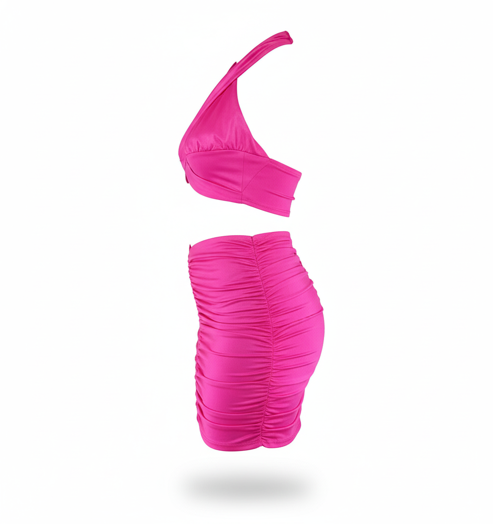 Conjunto falda corta y top cruzado que realza tu silueta con frescura moderna